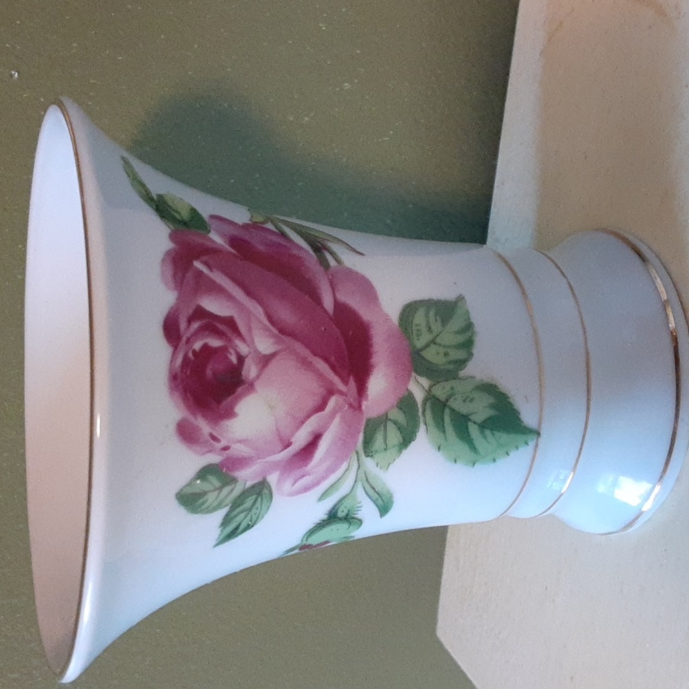 Schumann Bavaria Porcelain beautiful 4 inches tall made in Germany Vintage